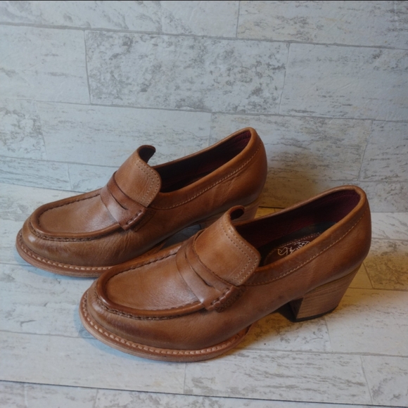 Classic Brown Leather Freebird Loafers for Women NWOB Size 7 - Picture 1 of 12